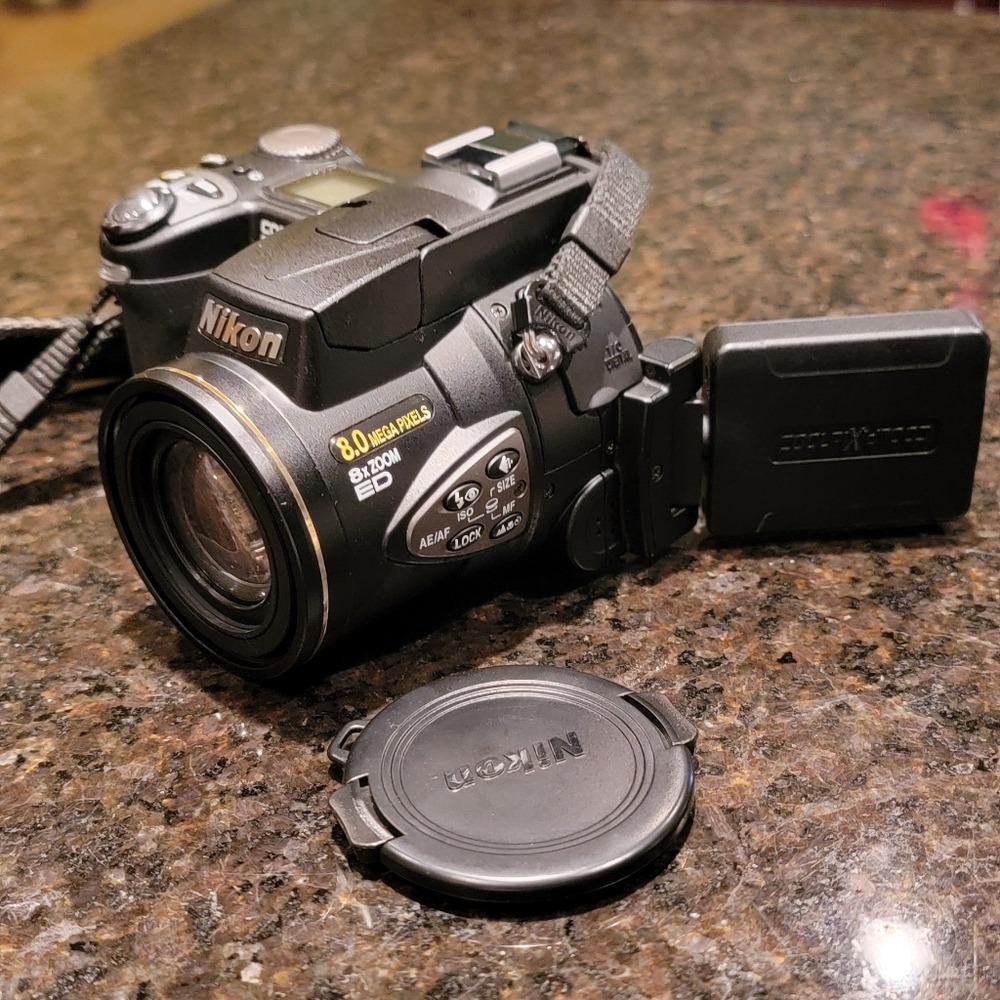 Nikon CoolPix 8700 Digital Camera